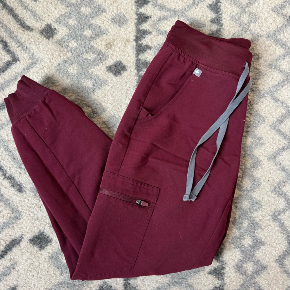 FIGS Maroon XXS Petite Scrub Joggers – Soft & Stylish